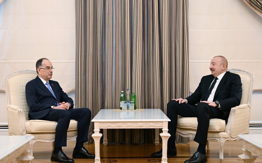 Ilham Eliyev Albaniya Prezidentini Vasinqton gorusu barede melumatlandirib
