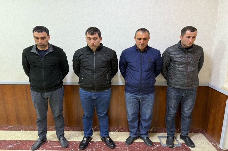 Beysbol deyenekleri ile surucunu doyenler baresinde QERAR