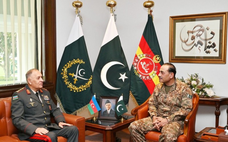 Azerbaycan ve Pakistan Bas Qerargah reisleri emekdasligi muzakire etdi