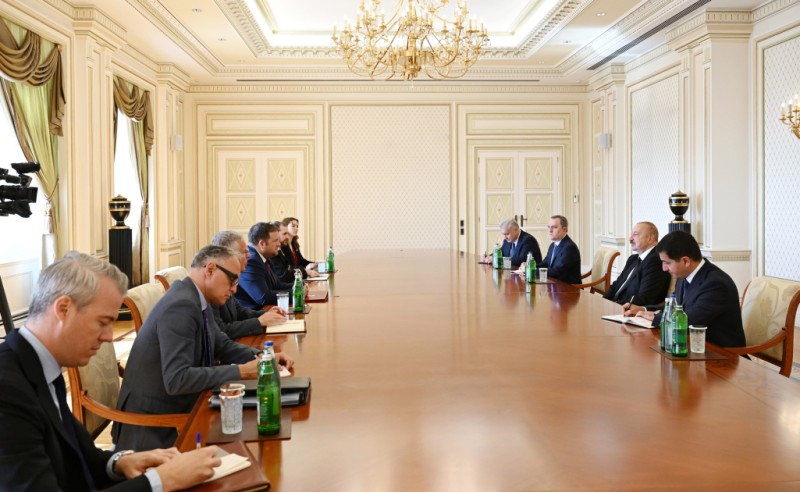 Ilham Eliyev Boyuk Britaniyanin dovlet nazirini qebul edib