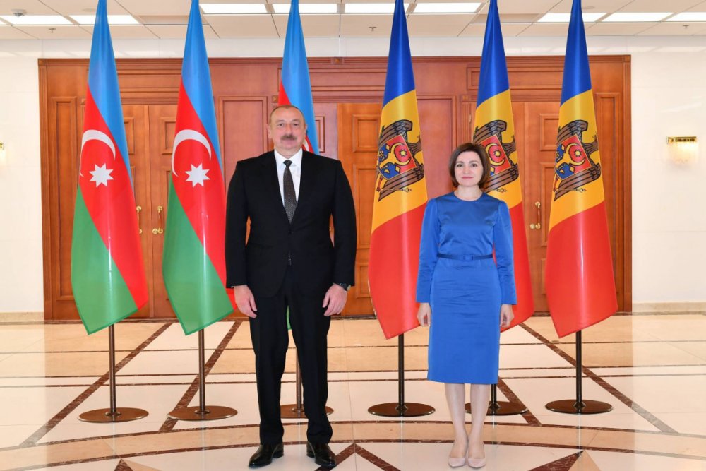 Ilham Eliyev moldovali hemkarini Musteqillik Gunu munasibetile tebrik edib