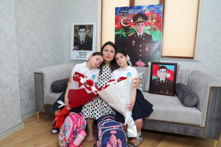 Sehid Bas leytenant Vusal Babayevin qizi Ruqeyye birinci sinfe qedem qoydu