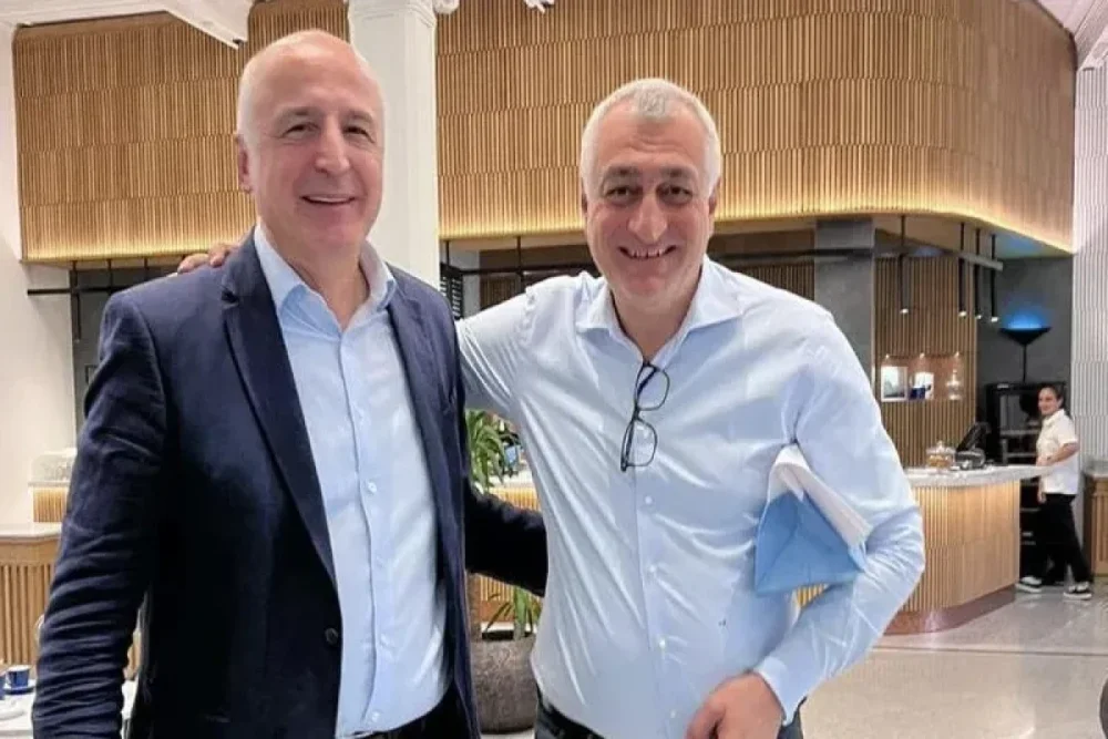 Gurcustan Prezidenti muxalif partiyanin liderlerini efv edib