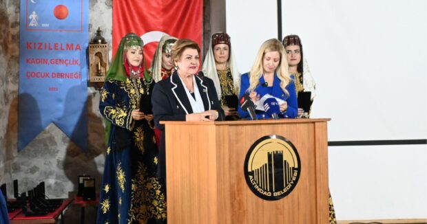 Tenzile Rustemxanli Turkiyede mukafatlandirildi -FOTOLAR