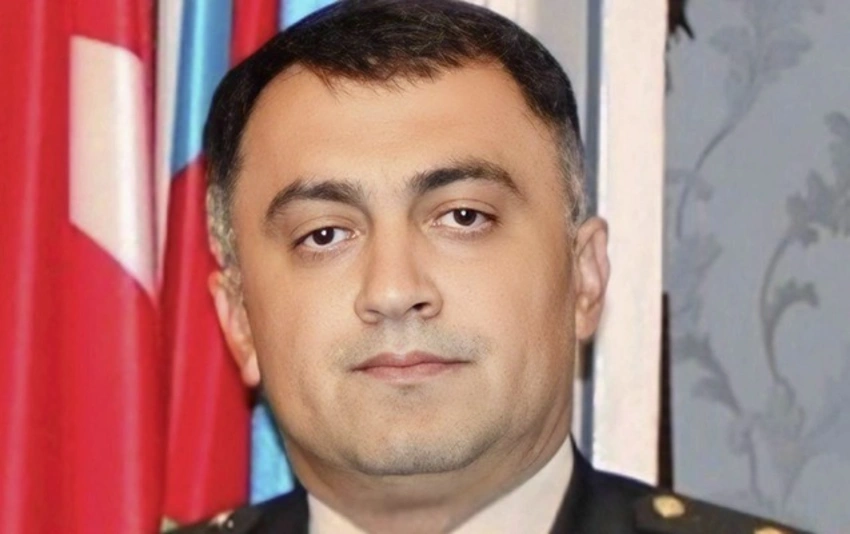 Mehkeme kulli miqdarda rusvet almaqda teqsirlendirilen sabiq herbi komissari ev dustaqligina buraxilib