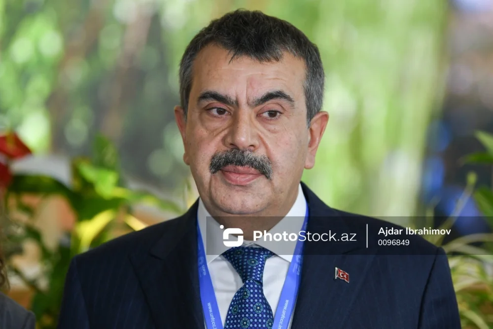 Turkiyeli nazir: "Tehsildeki ferqli deyisikliklerle ayaqlasmaq ucun ugurlari paylasmaq onemlidir"