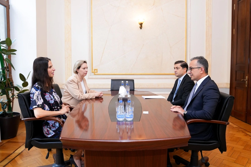 Dini Qurumlarla Is uzre Dovlet Komitesinin sedri Mayssoun Zein Al Dinle gorusub