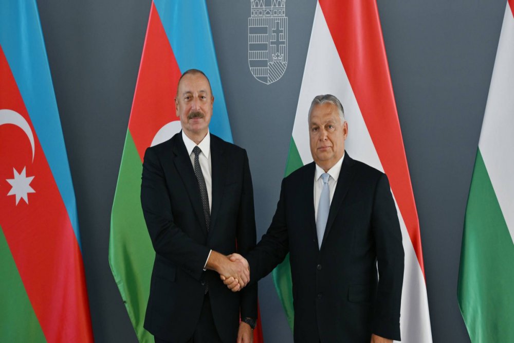 Prezident Ilham Eliyev Viktor Orbana tebrik unvanlayib