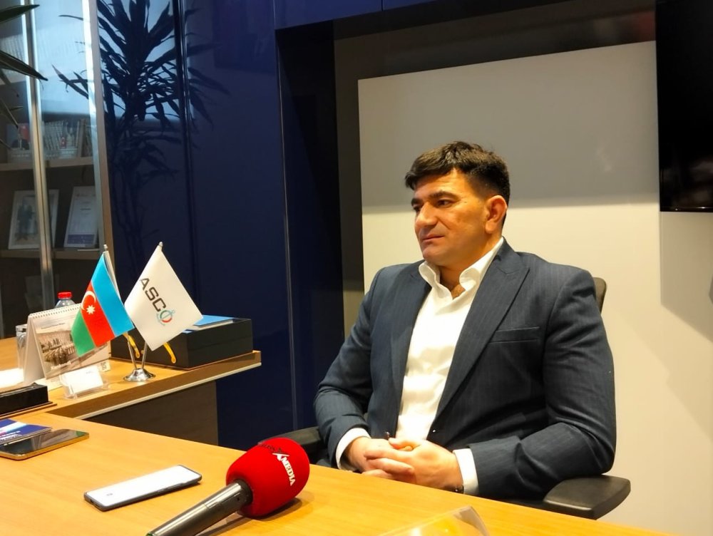 Bir elinde firca, digerinde silahla tarix yazan Qehremanimiz - MUSAHIBE