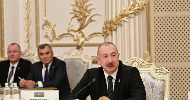 Prezident Ilham Eliyevin Dusenbede MDB Dovlet Bascilari Surasinin iclasinda cixisinda dostluq, emekdasliq ve inkisaf mesajlari