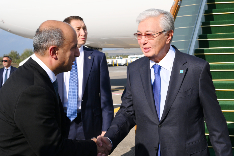 Qazaxistan Prezidenti Kasim-Jomart Tokayev Azerbaycana sefere gelib