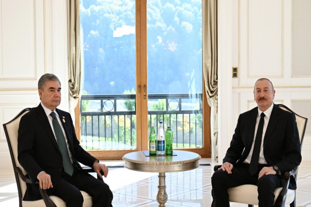 Prezident Ilham Eliyev Qebelede Qurbanqulu Berdimehemmedovla gorusub