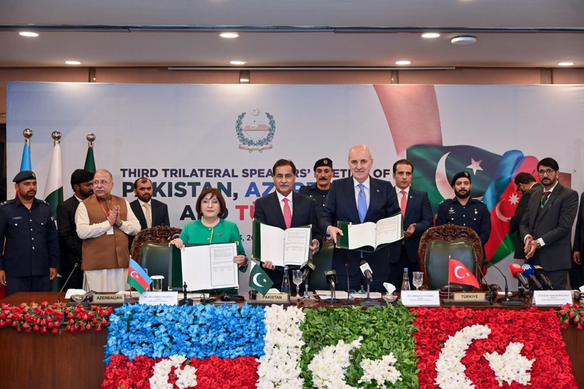 Azerbaycan-Pakistan-Turkiye parlament sedrlerinin ucuncu ucterefli gorusunde Islamabad Beyannamesi qebul olunub