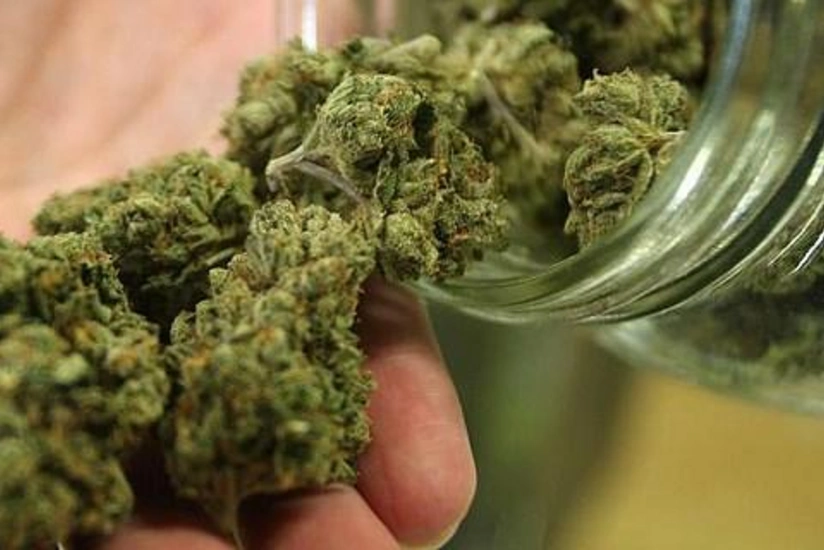 Atanin hebsdeki ogluna terliyin icerisinde narkotik kecirmesinin qarsisi alinib