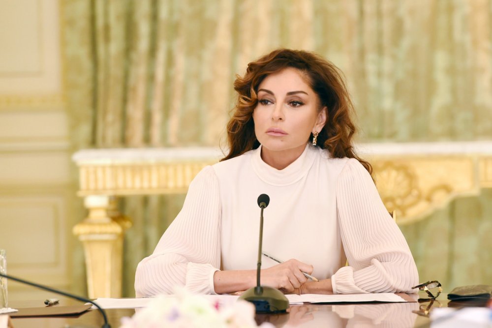 Mehriban Eliyeva Turkiyeni Cumhuriyyet bayrami munasibetile tebrik edib