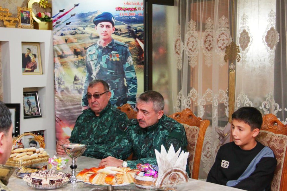 Elcin Quliyev sehid ailelerini ziyaret etdi - FOTOLAR