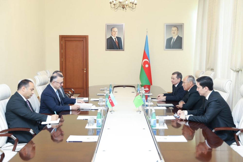 Azerbaycan ve Turkmenistan arasinda sehiyye sahesinde emekdasliq imkanlari muzakire olunub