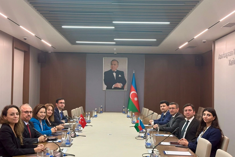 Yalcin Refiyev Berris Ekinci ile ikiterefli ve beynelxalq emekdasliq imkanlarini muzakire edib