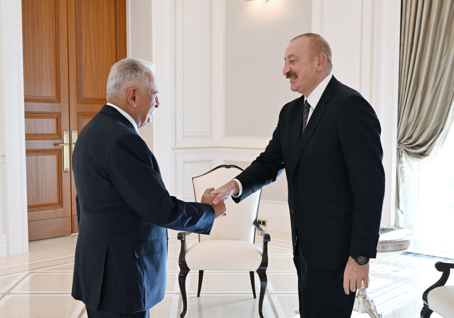 Prezident Ilham Eliyev Qebelede Turk Dovletleri Teskilatinin Agsaqqallar Surasinin sedrini qebul edib