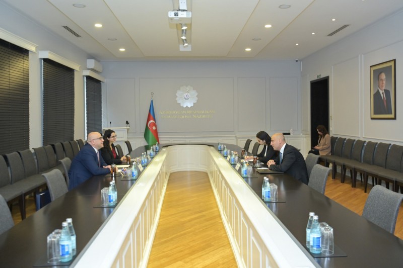 Emin Emrullayev Felestin sefiri ile gorusub