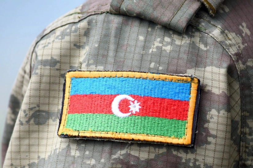 Zabitlerin dinc dovrdeki herbi xidmet muddetinin 6 ay azaldilmasi ilk oxunusda qebul edilib