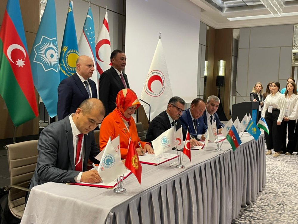 Turk Qizil Aypara Sebekesinin iclasinda “Baki beyannamesi” imzalandi