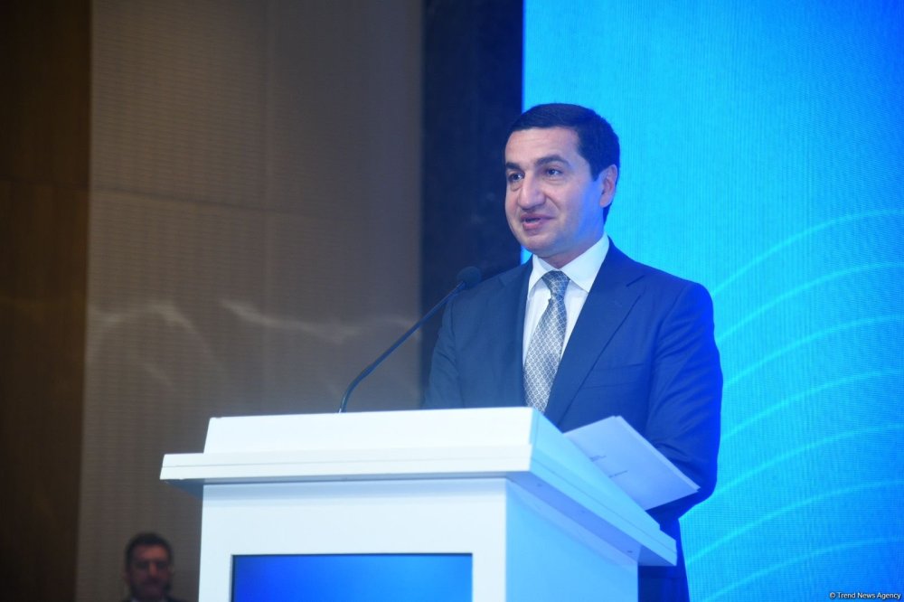 Prezident Ilham Eliyevin D-8 Media Forumunun istirakcilarina muracieti oxunub