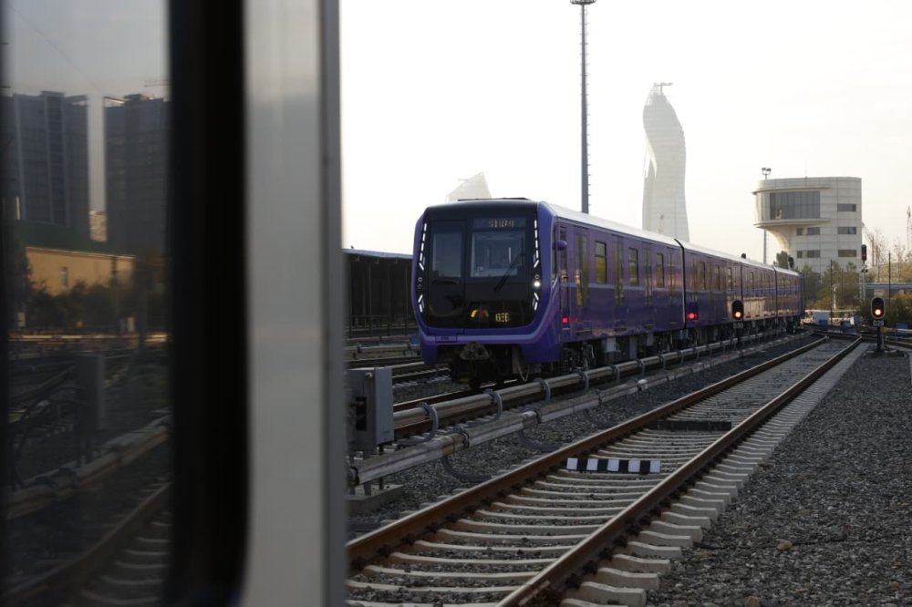 Baki metropoliteni xetlerinde daha 15 yeni vaqon istismara buraxildi