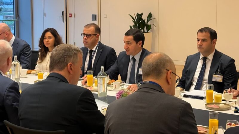 Hikmet Haciyev NATO Bas Qerargahinda blok rehberliyi ile gorus kecirib