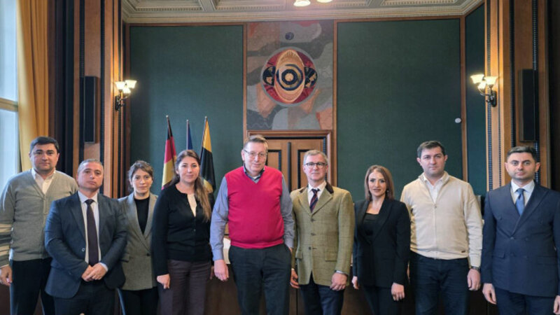 Azerbaycanli hakimler Almaniyada telim seferinde olub