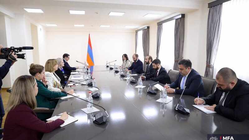 Mirzoyan ABS dovlet katibinin muavini ile "Tramp Marsrutu"nu muzakire etdi