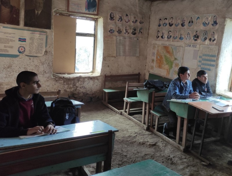 Fotosu yayilan kend mektebi ile bagli RESMI ACIQLAMA