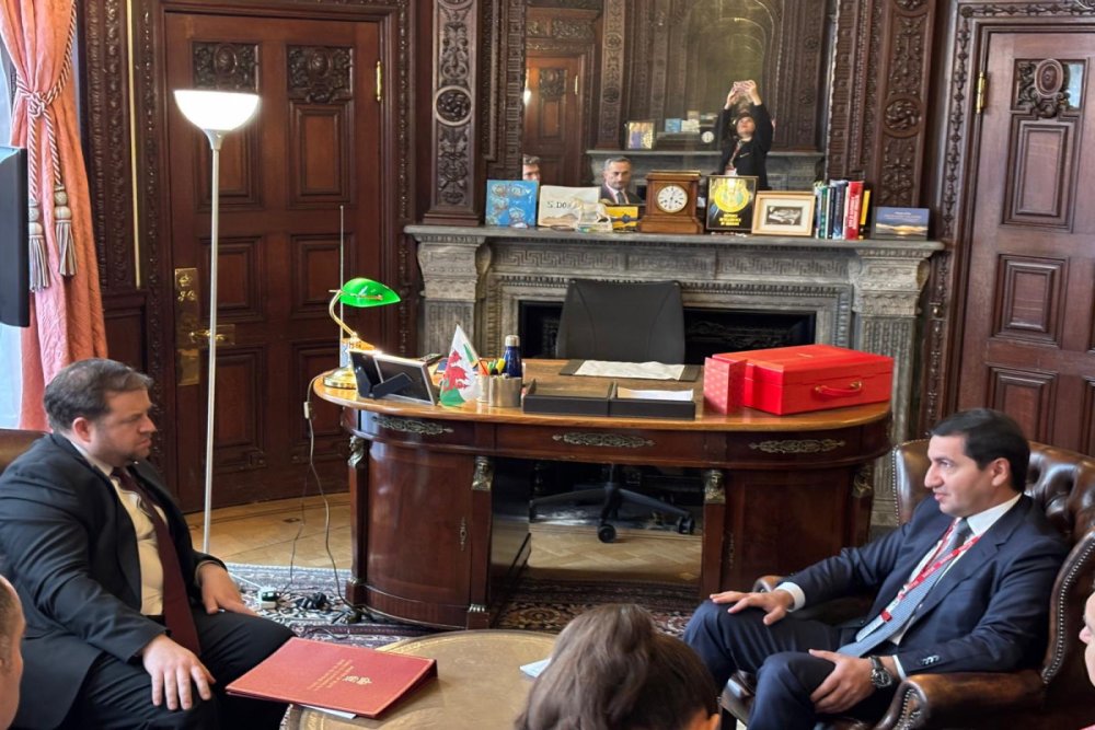 Hikmet Haciyev Londonda Britaniyanin dovlet naziri ile gorusub