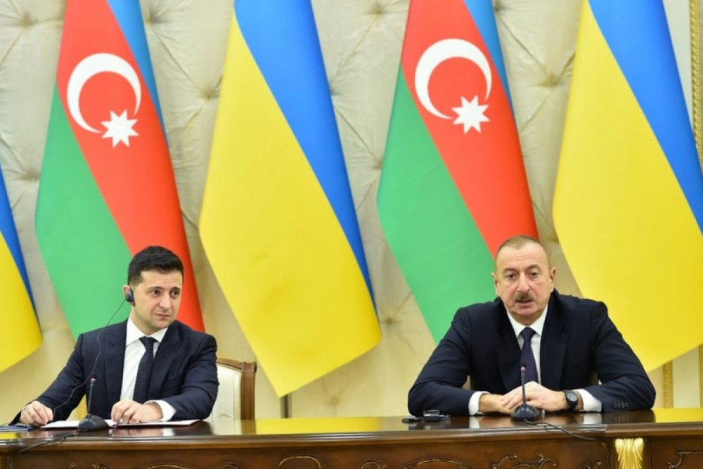 Ilham Eliyev Volodimir Zelenski ile Ukraynada Azerbaycan sefirliyine raket zerbesini muzakire edib