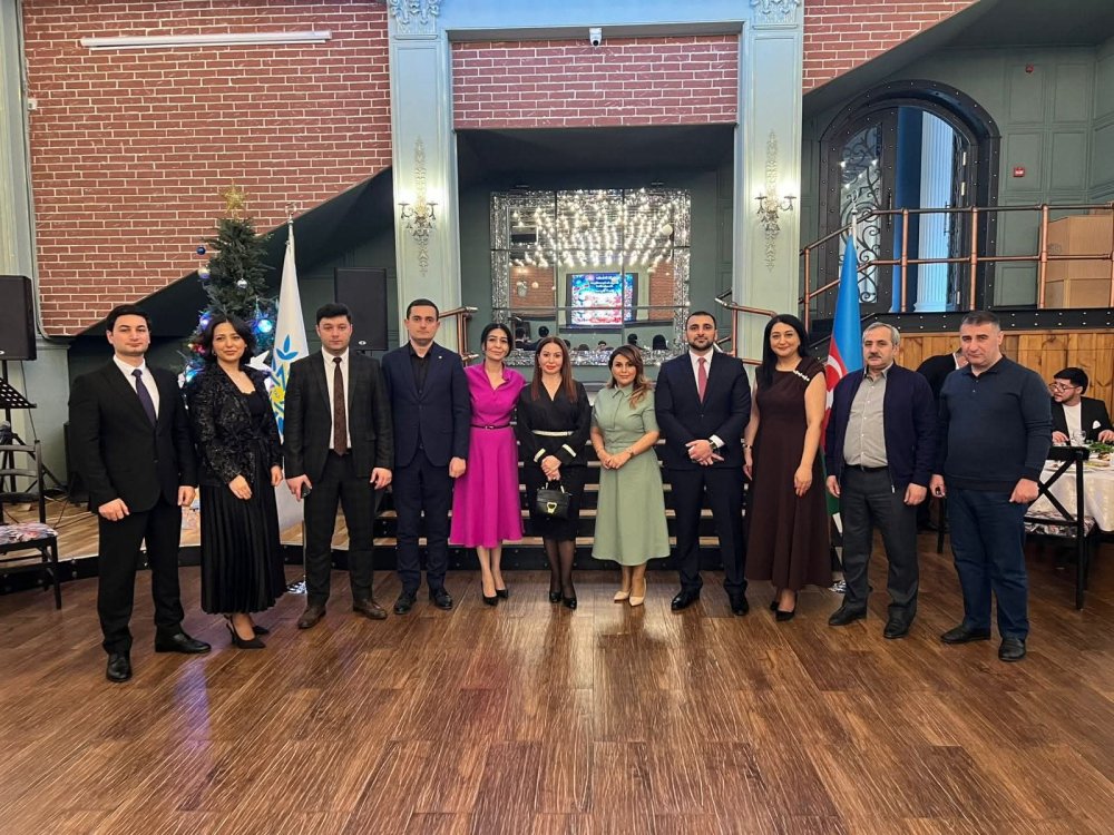 YAP Sebail Rayon Teskilati terefinden Dunya Azerbaycanlilarinin Hemreyliyi Gunu ve Yeni Il bayrami munasibetile genis terkibli tedbir kecirilmisdir