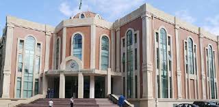 Imtahanlara qanunsuz texniki vasite kecirmekle bagli cinayet isi uzre mehkeme baxisi baslayib