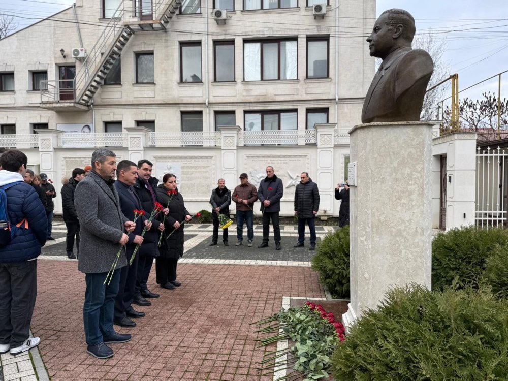 Moldovadaki Azerbaycan diasporu Azerbaycan Xalqinin Umummilli Lideri Heyder Eliyevin vefatinin 22-ci ildonumunu qeyd etdi