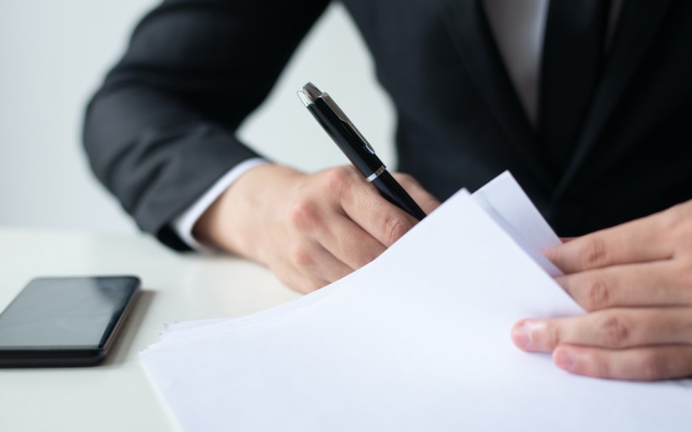 Emek muqavilesine xitam verilmesi ucun elave sertler mueyyenlesir