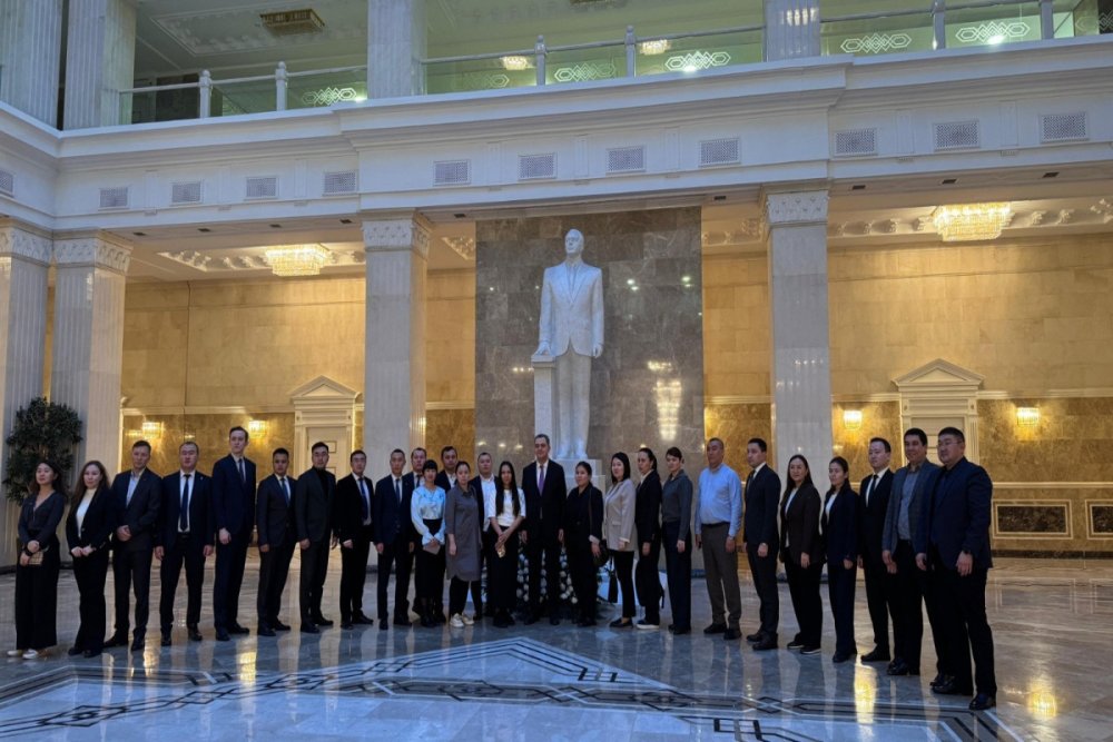 Qazaxistanin hakimliye namizedleri Edliyye Akademiyasinda tecrube kecib