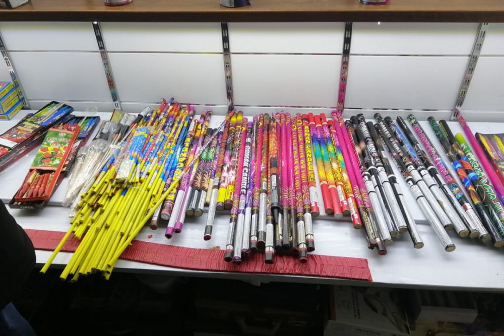 Pirotexniki vasiteler satan 23 nefer saxlanilib