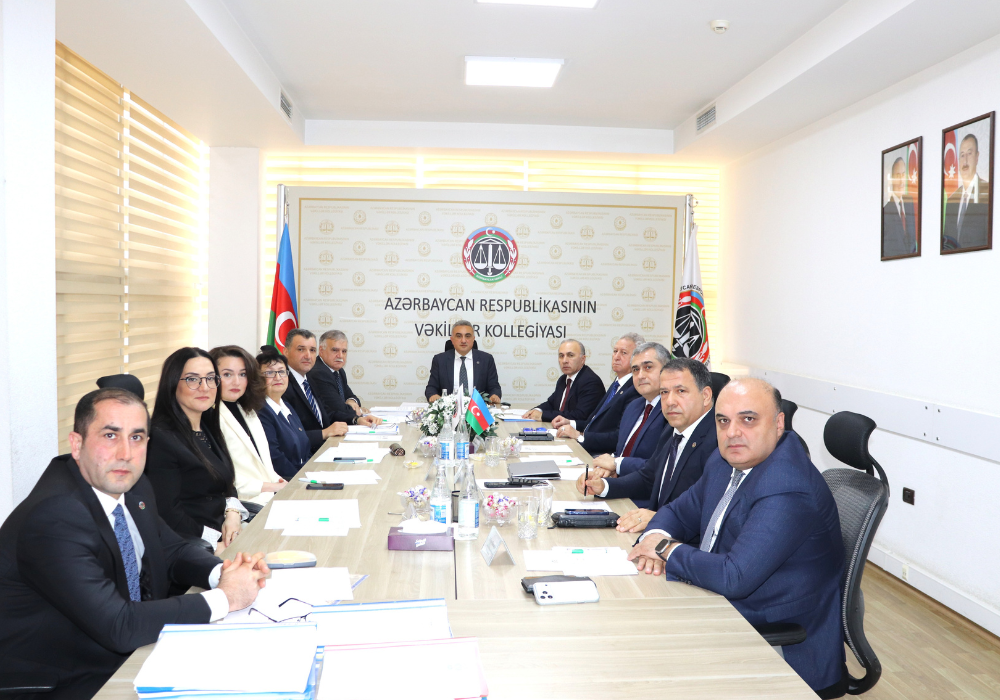 Azerbaycanda bir vekile xeberdarliq edilib, biri ise cerimelenib