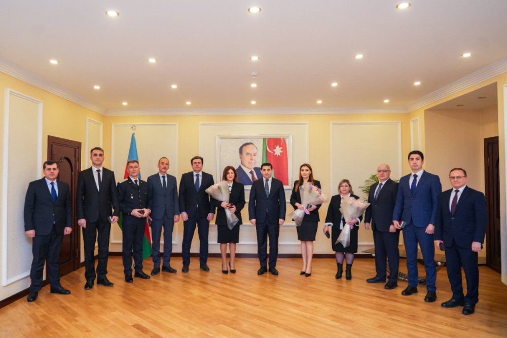 Edliyye naziri teltif olunmus ve hakim teyin edilmis emekdaslarla gorusub