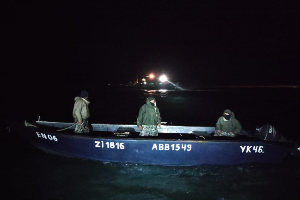 Xezerde komeksiz qalan 3 baliqci xilas edilib