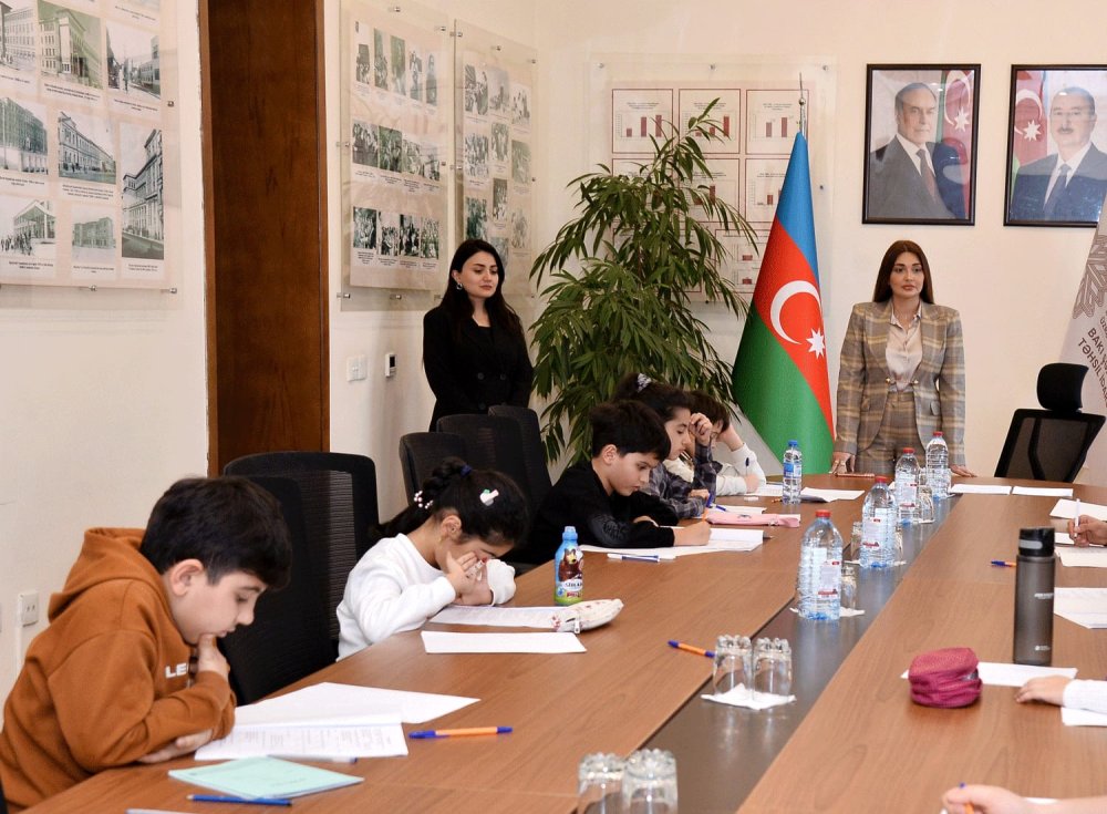 Istedadli sagirdler imtahan verib