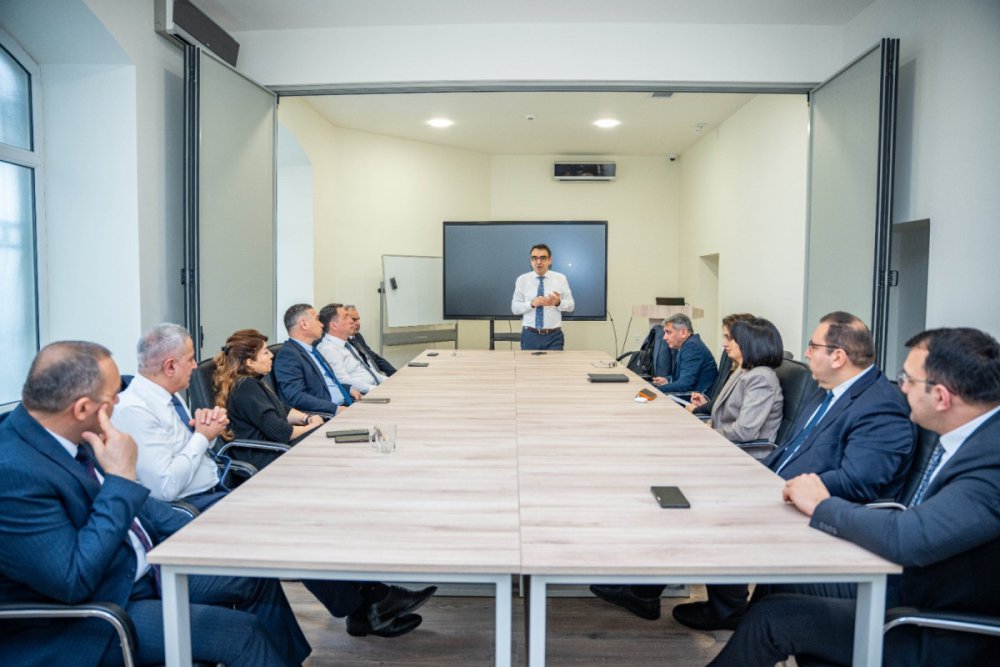 Edliyye Nazirliyi hakimler ucun telimler kecirib