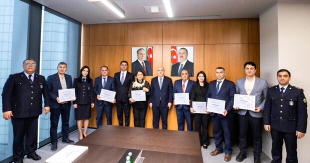 Dovlet Gomruk Komitesinin sedri Sahin Bagirov Ictimai Suranin uzvlerini qebul edib &ndash; FOTOLAR