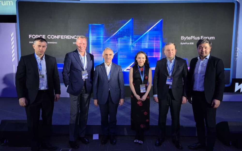 RINN numayendeleri Sanxayda konfransda istirak edibler - FOTO