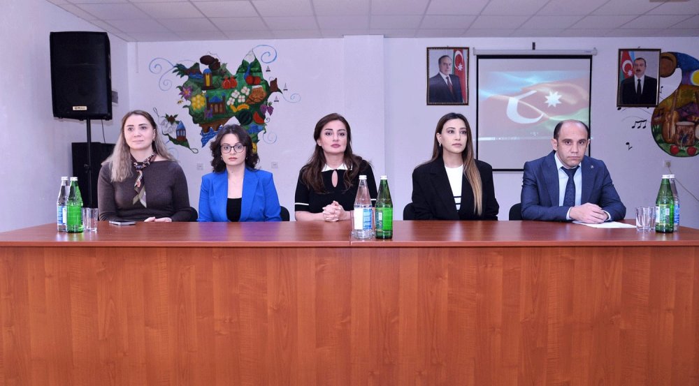 Valideyn konfranslari basa catib