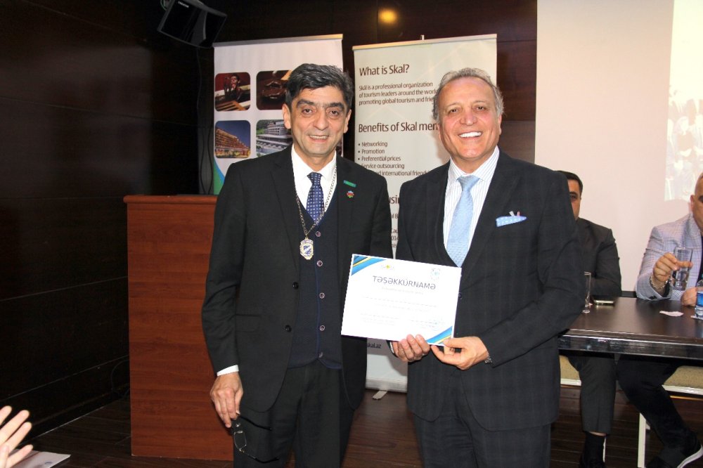 Turizm sektorunun strateji geleceyi Bakida muzakire edildi