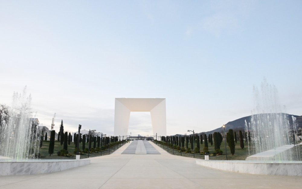 Prezident Xankendide Zefer parkinin acilisinda istirak edib